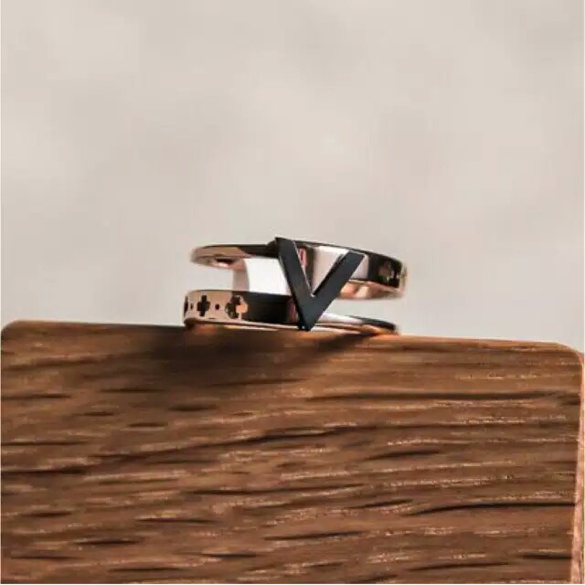 GG Cincin Titanium Premium Lapis Emas 18K Aksen Love Hitam #CC-112