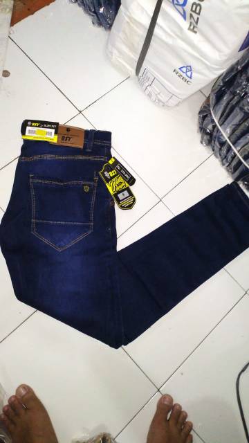 Celana Jeans Panjang Pria Lepis dengan Stretch dan Potongan Pensil