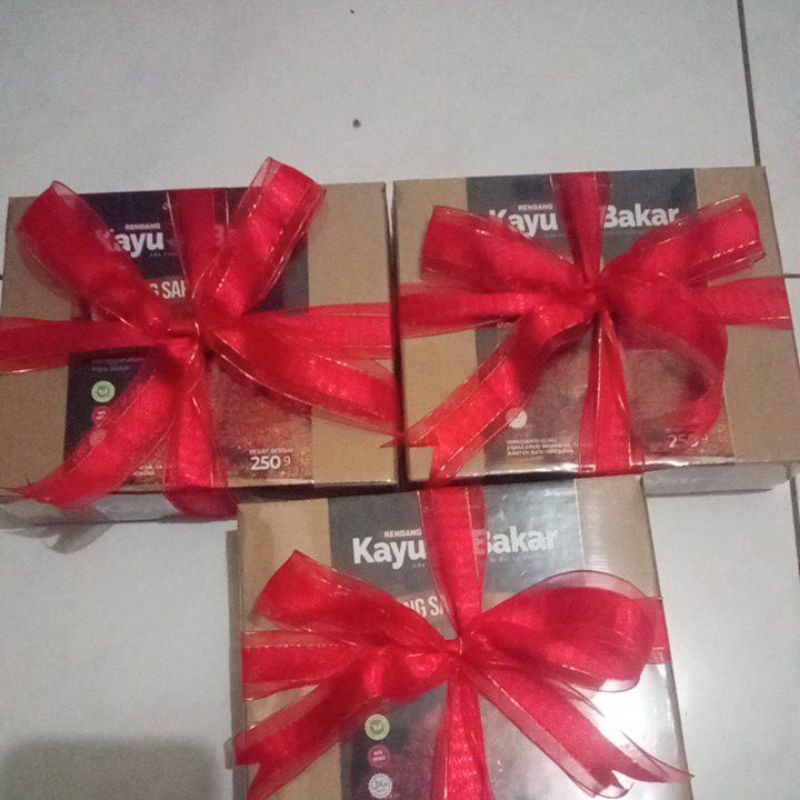 

Hampers Lebaran Pita dan Kartu Ucapan dan Hari Natal Tahun Baru