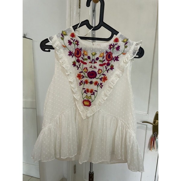 PRELOVED - Zara Emboidered Top & Isuga Pants