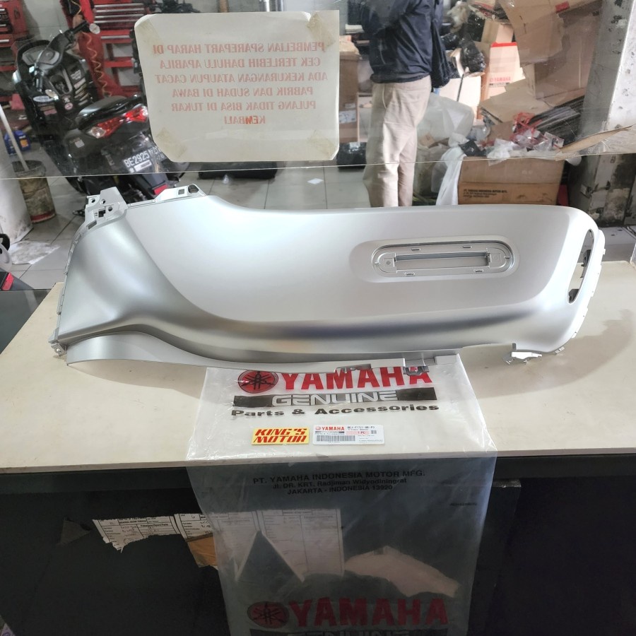 COVER BODY FAZZIO SILVER KANAN BEJ F1721 P3 ASLI YAMAHA