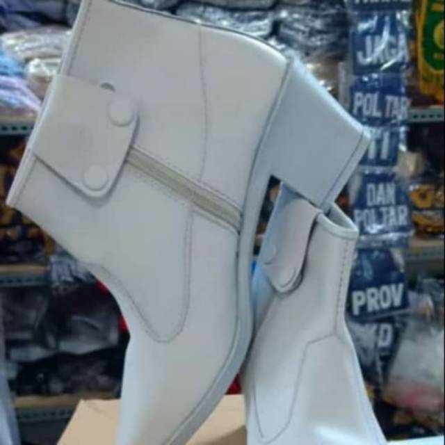Sepatu PDL wanita putih