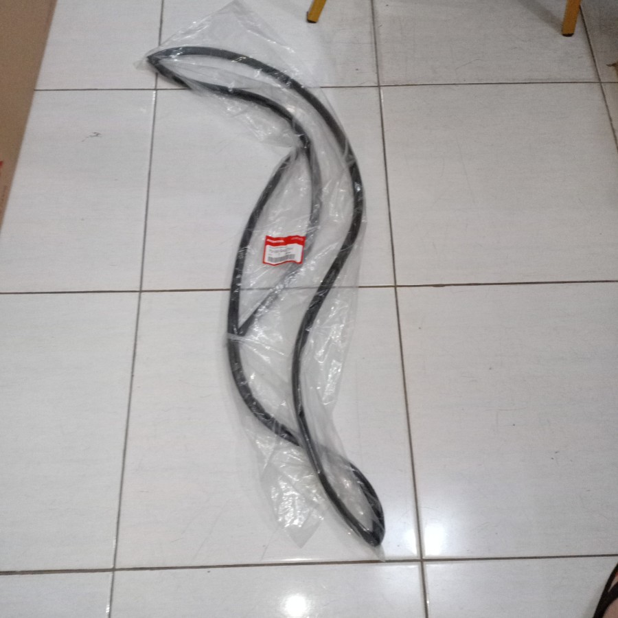 Karet Kaca Depan / Kaca Besar JAZZ GD3 2003-2007 .