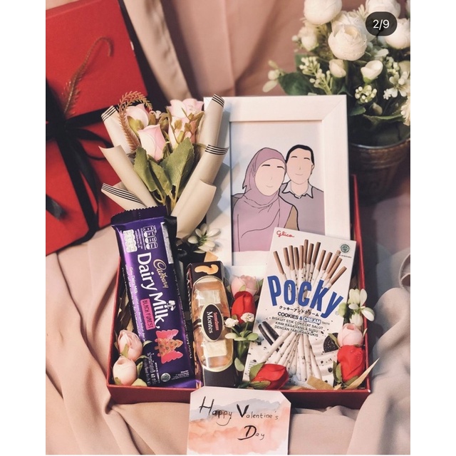 

Hadiah romantis / custom gift | hadiah valentine| hadiah ulang tahun | frame wisuda | hampers custom | hampers vintage