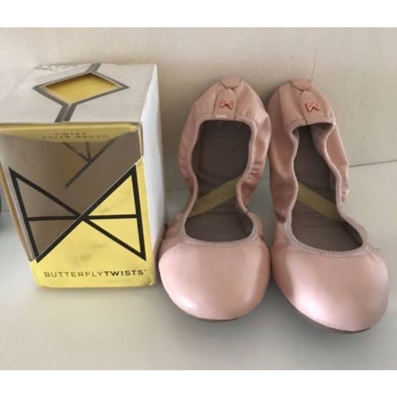 sepatu butterfly twist sophia black