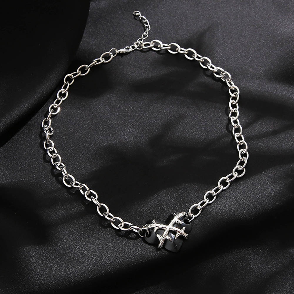 Kalung Rantai Choker Liontin Hati Hitam Besar Bahan Logam Warna Perak Gaya Vintage Untuk Wanita