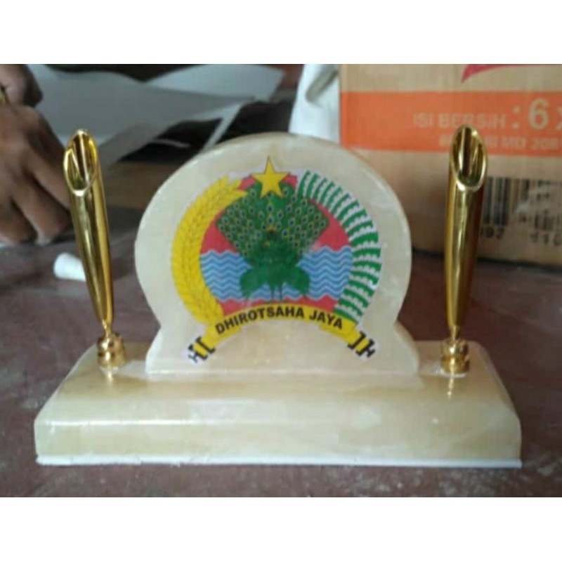 

Vandel Tempat Pulpen