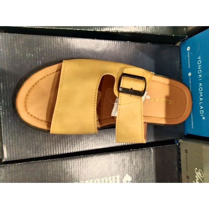 sandal pria Yongki komaladi