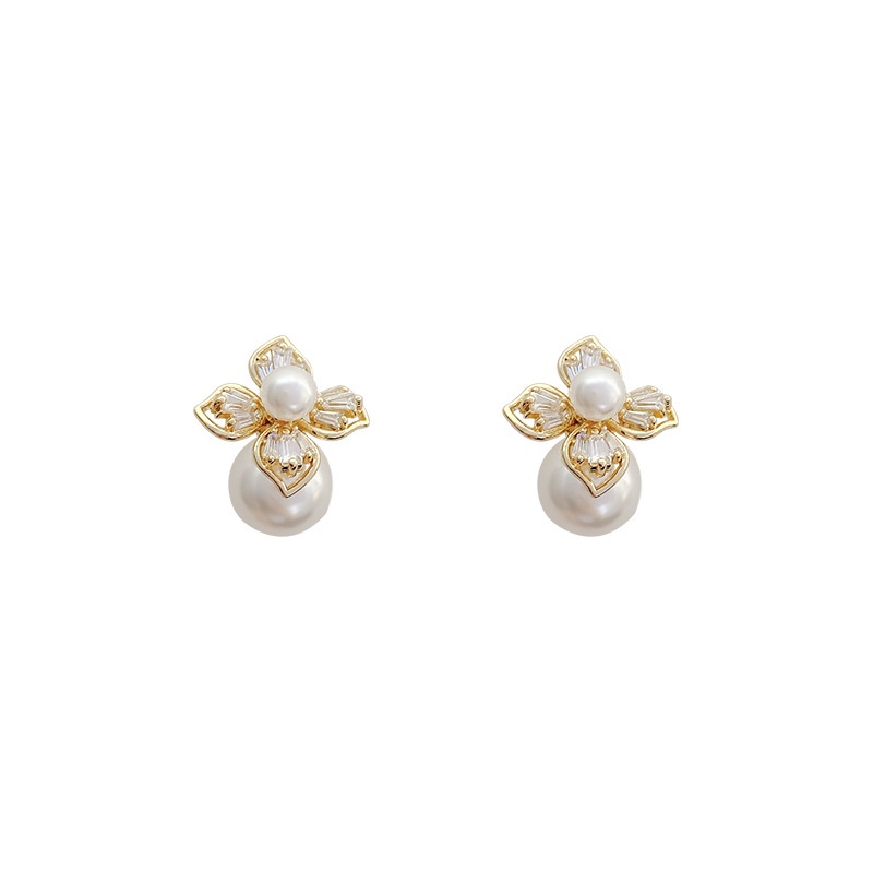Anting Stud Desain Bunga Aksen Mutiara Bahan 925 silver needle Untuk Wanita