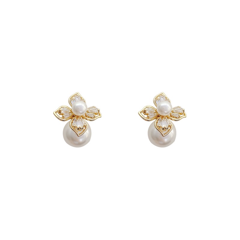 Anting Stud Desain Bunga Aksen Mutiara Bahan 925 silver needle Untuk Wanita