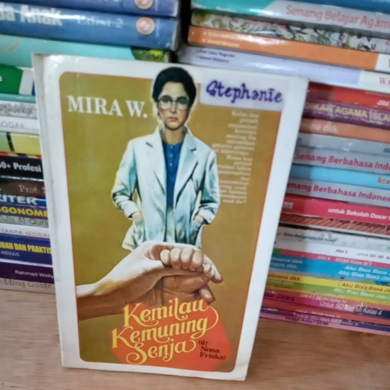 Novel Mira.W Kemilau Kemuning Senja