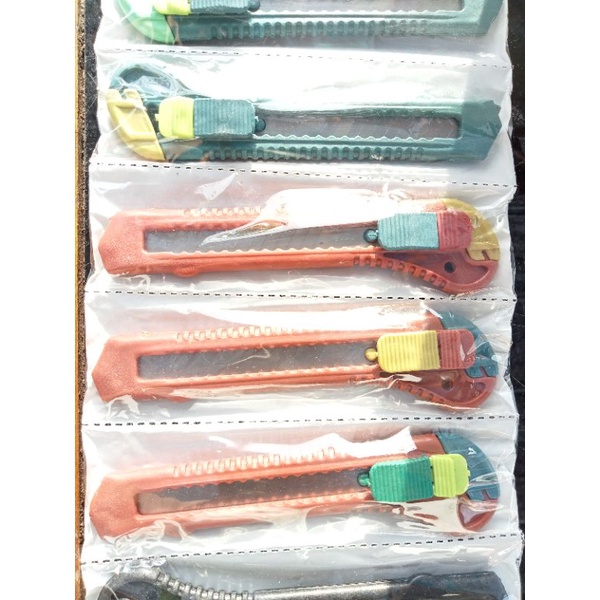 

PISAU CUTTER PLASTIK BESAR DOFF CUTTER ORIGINAL MURAH SAMARINDA