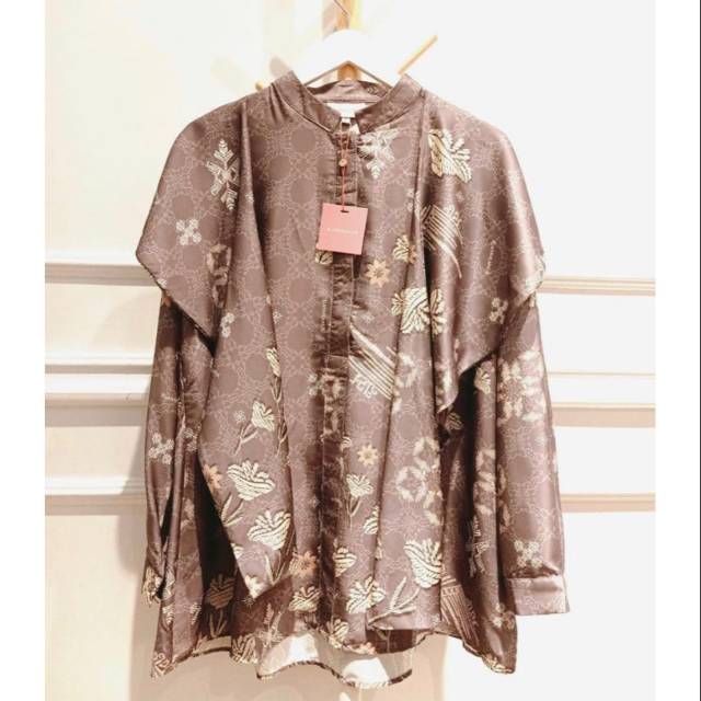 Sentanu Top Ria Miranda Wastra