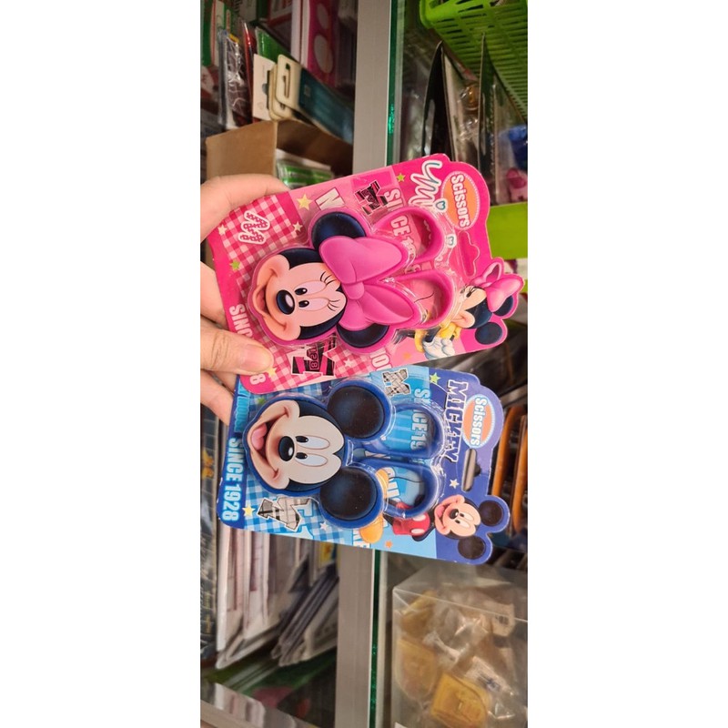 

sepasang gunting disney