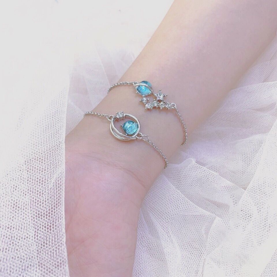 Gelang Persahabatan Warna Silver Desain Planet Biru Gaya Korea Untuk Wanita-1