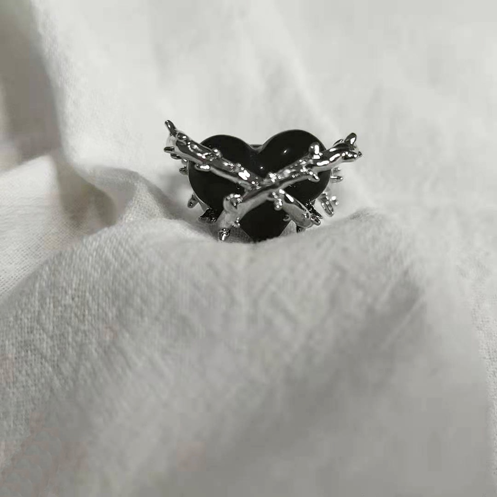 Cincin Model Terbuka Adjustable Desain Hati Gaya Punk Gothic Untuk Wanita