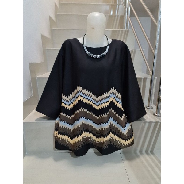 Blouse Scuba Premium Import Jumbo 2XL-3XL-Motif O - Hitam