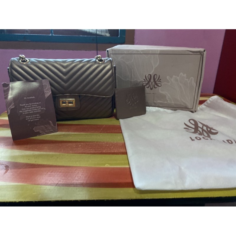 local.id boston bag chevron silk