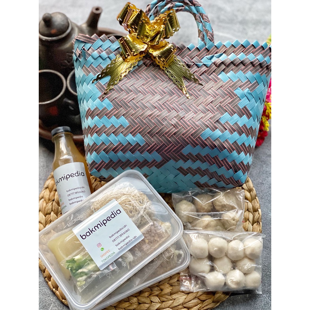 

Tas Anyam Hampers Mie Bakso Idul Fitri / Lebaran / Ulang Tahun / Anniversary by Bakmipedia