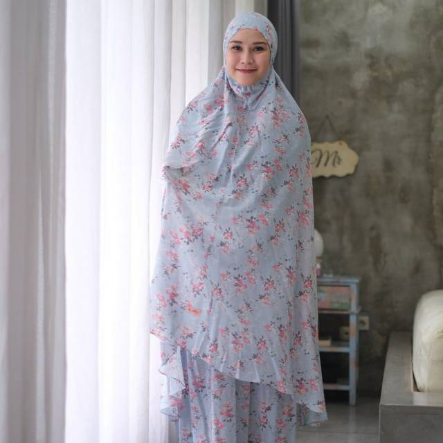 Mukena Travel Tecstrure Meccanism Silky Travel in Blue Pink