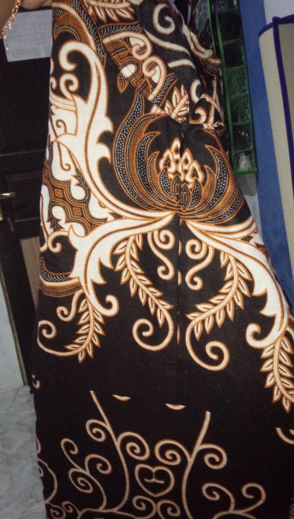 Batik Couple Keluarga Sania Ruffle Ori Ndoro Jowi Dnt Motif Mahkota Putih