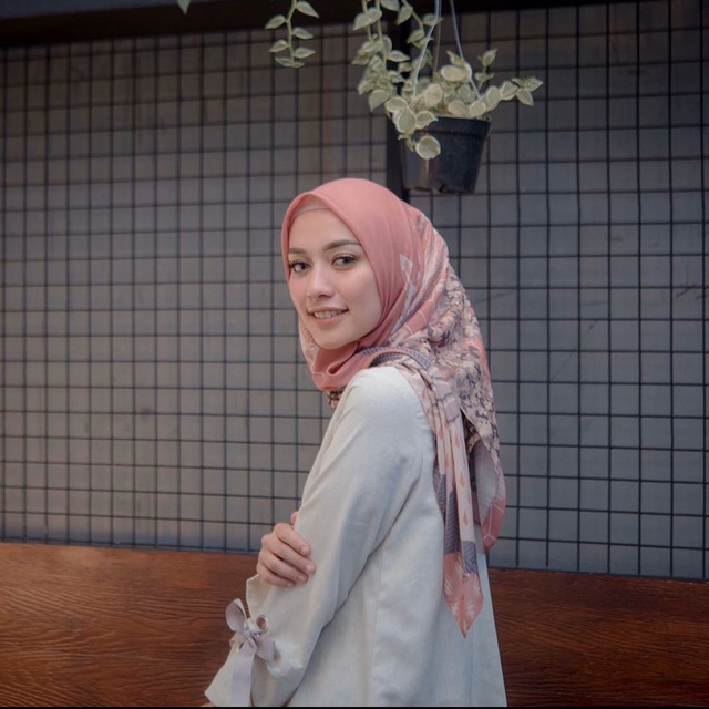 Louisaluna preloved printed scarf