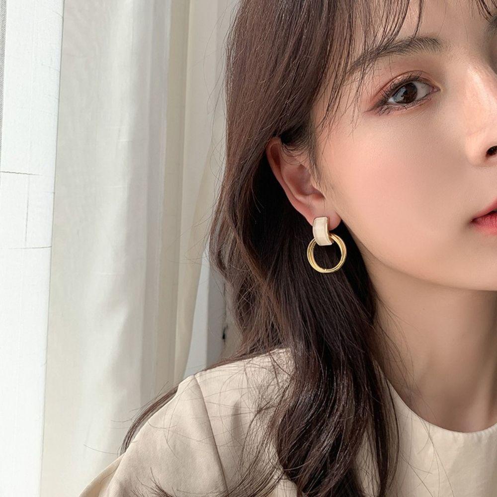 SKJK   Anting Bulat Geometris Retro Ins Fashion Match Desain sense Perhiasan Telinga Wanita Earrings