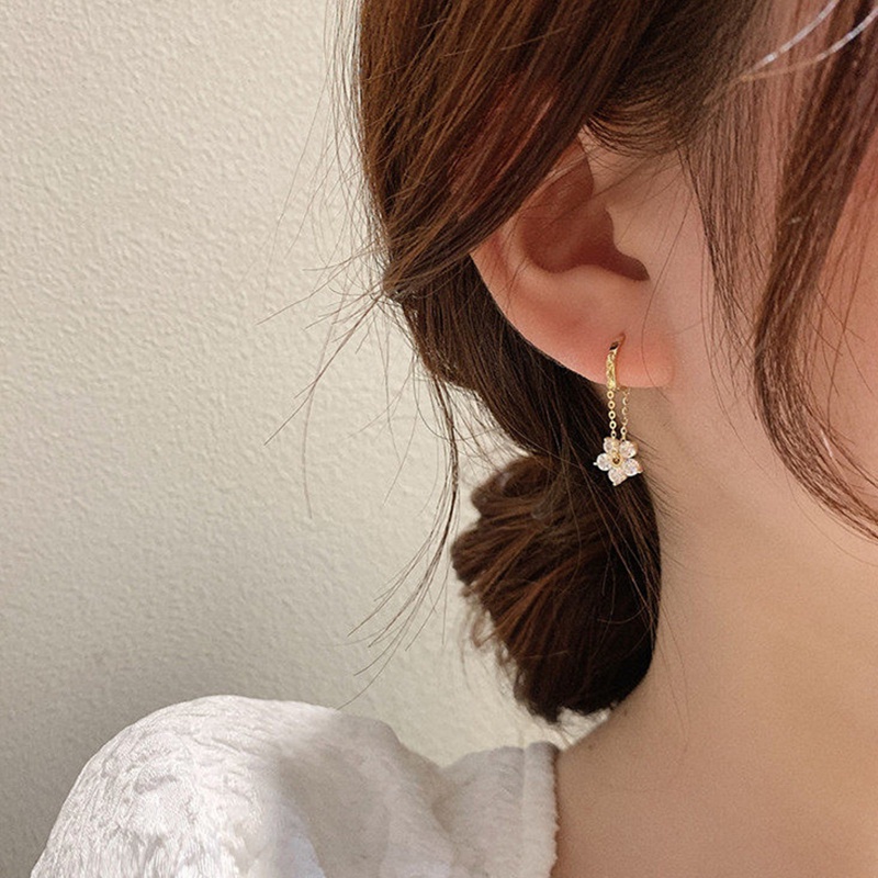 Anting Rantai 925 Sterling Silver Bentuk Bunga Aksen Berlian Kilau Untuk Wanita