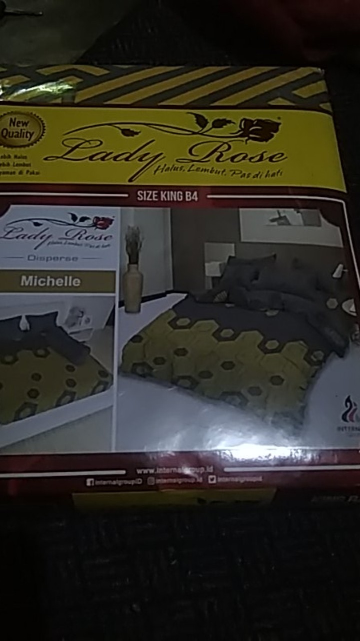 Sprei Lady Rose Uk. King (180x200)cm Bantal 4 Pcs (b4) Motif Gabungan 4