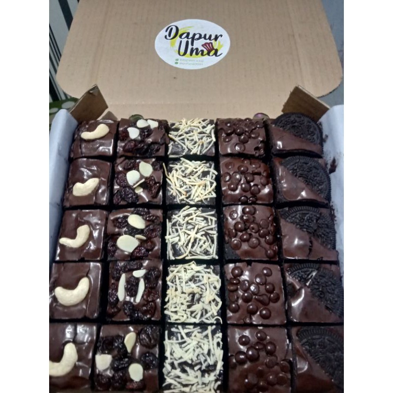 

FUDGY BROWNIES SEKAT PREMIUM 20X20CM (25 POTONG), BROWNIES PANGGANG