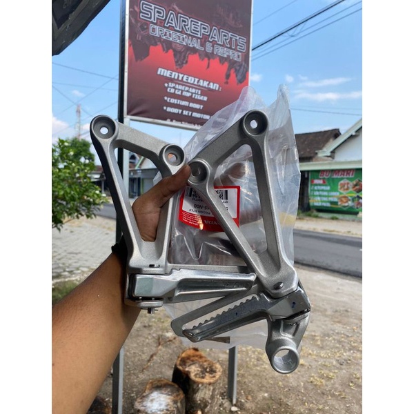postep footstep foot step belakang honda CBR150R CBR 150 LED K45 original