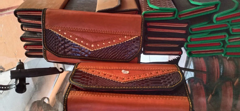 Aneka dompet taji bali