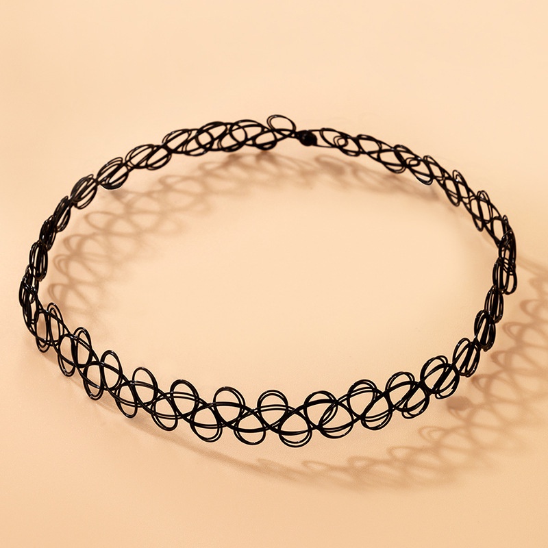 Kalung Desain Bunga camellia hollow Bahan alloy Warna Hitam Gaya Retro