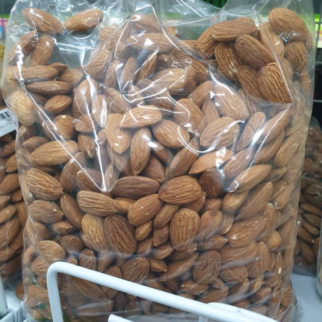 

Kacang almond natural whole 1 kg