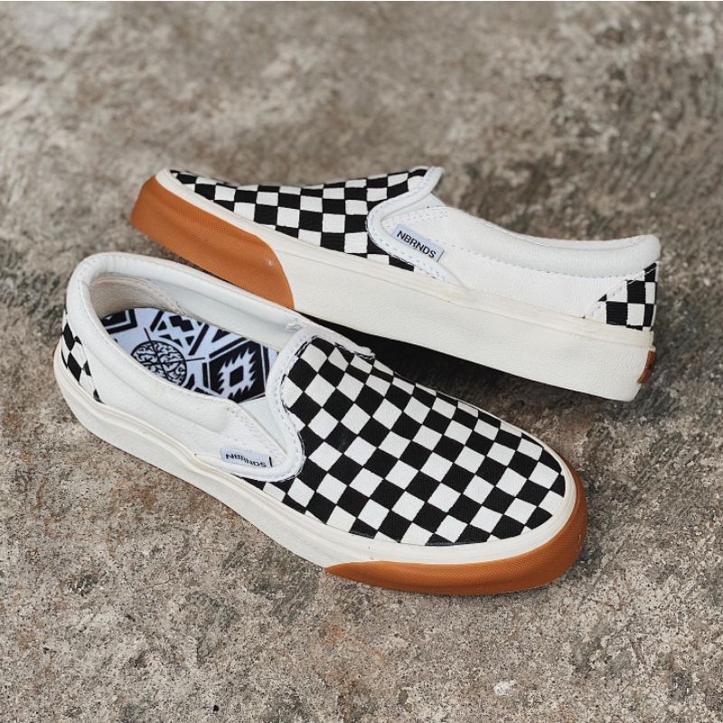 NOBRANDS FOOTWEAR / NOBRANDS SLIP ON CATUR / NO BRAND SLIP ON CATUR / SEPATU LOKAL / SNEAKERS LOKAL 