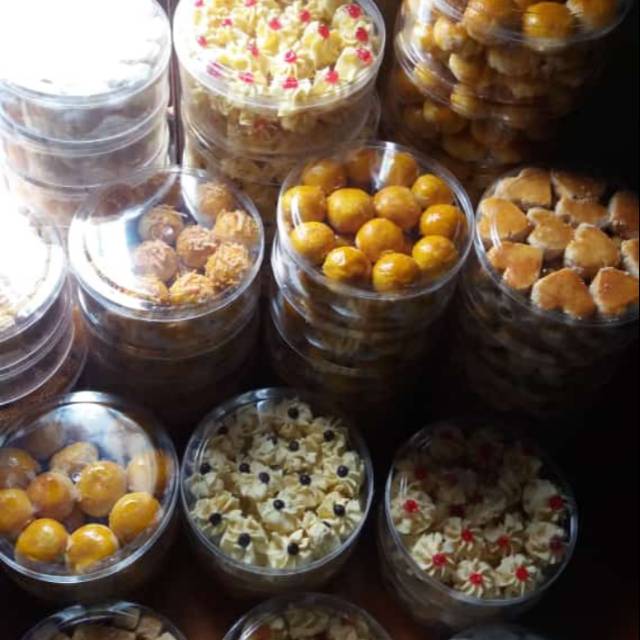 

Aneka kue nastar buatan ruamahan