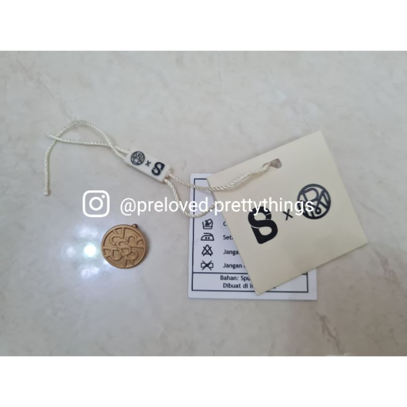 New Bukan Preloved Buttonscarves x Ria Miranda Brooch