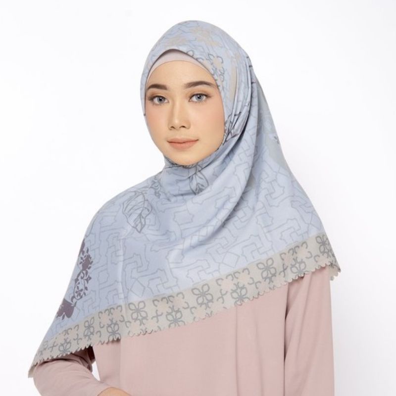 Zm Zaskia Mecca Cendana grey scarf segi empat ultra sonic wangi