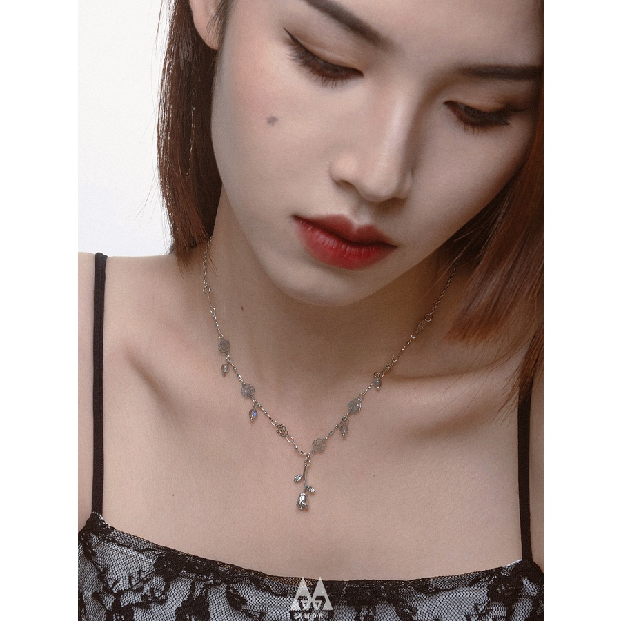 Kalung Rantai Klavikula Bahan stainless steel Gaya retro Perancis Untuk Wanita