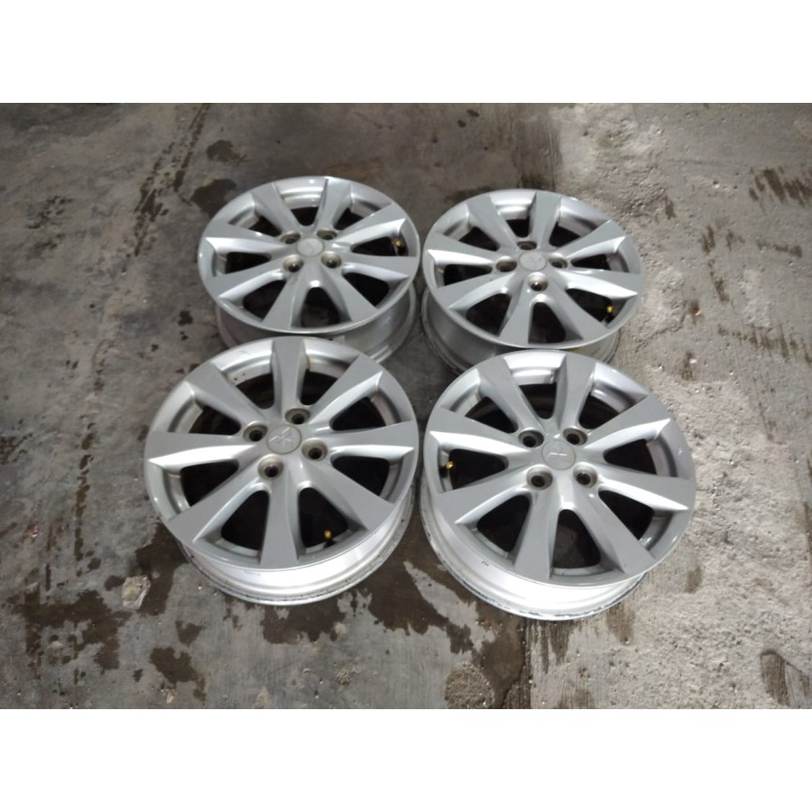 Velg Mobil Bekas STD MIRAGE R15X5,5 Hole 4X100 Warna Silver Untuk Mobil Sigra Brio City Ring 15