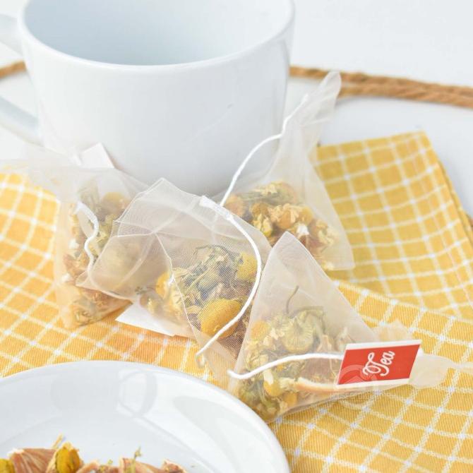 

Chamomile tea with lemon / Teh Bunga Chamomile dengan Lemon