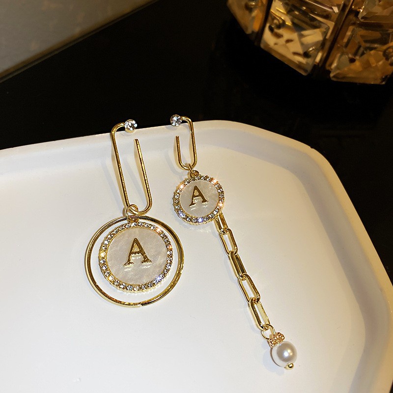 Anting Tusuk Gantung Temperament Bahan Alloy Desain Pitamutiara Gaya Koreasimple Untuk Wanita