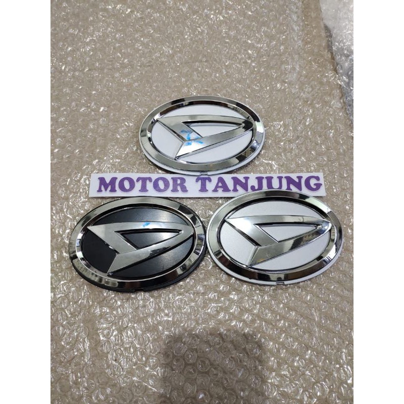 emblem logo ban serap terios kaki 4 plus breket hitamnya