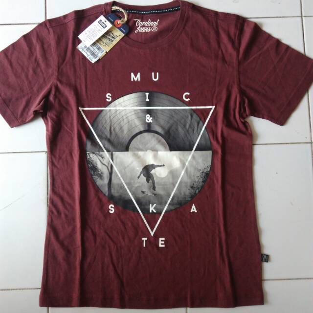 Kaos cardinal XL n5 Shopee Indonesia Kaos cardinal XL n5 Shopee Indonesia