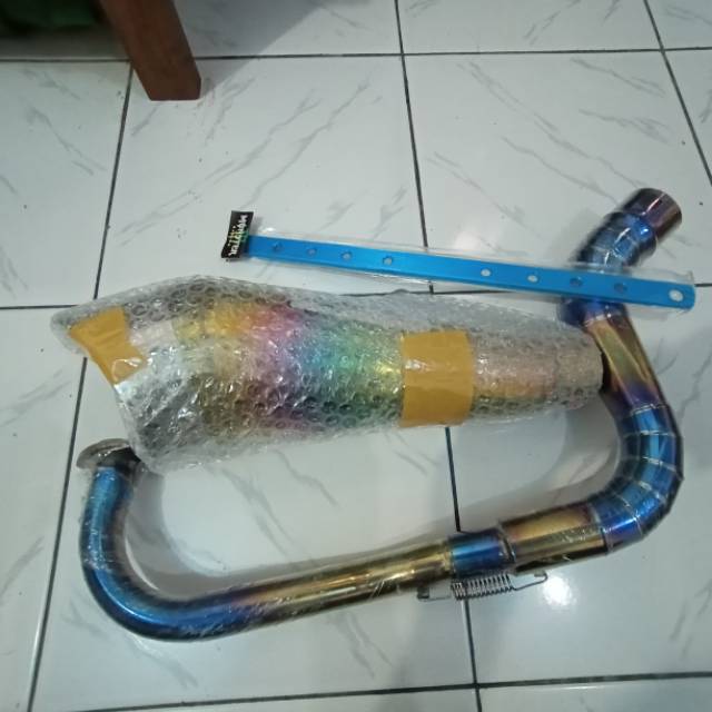 Knalpot racing leovince