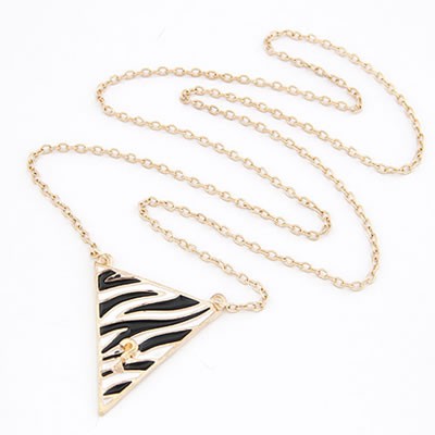 LRC Kalung Custom Black Triangle Pendant Alloy Bib A24847X