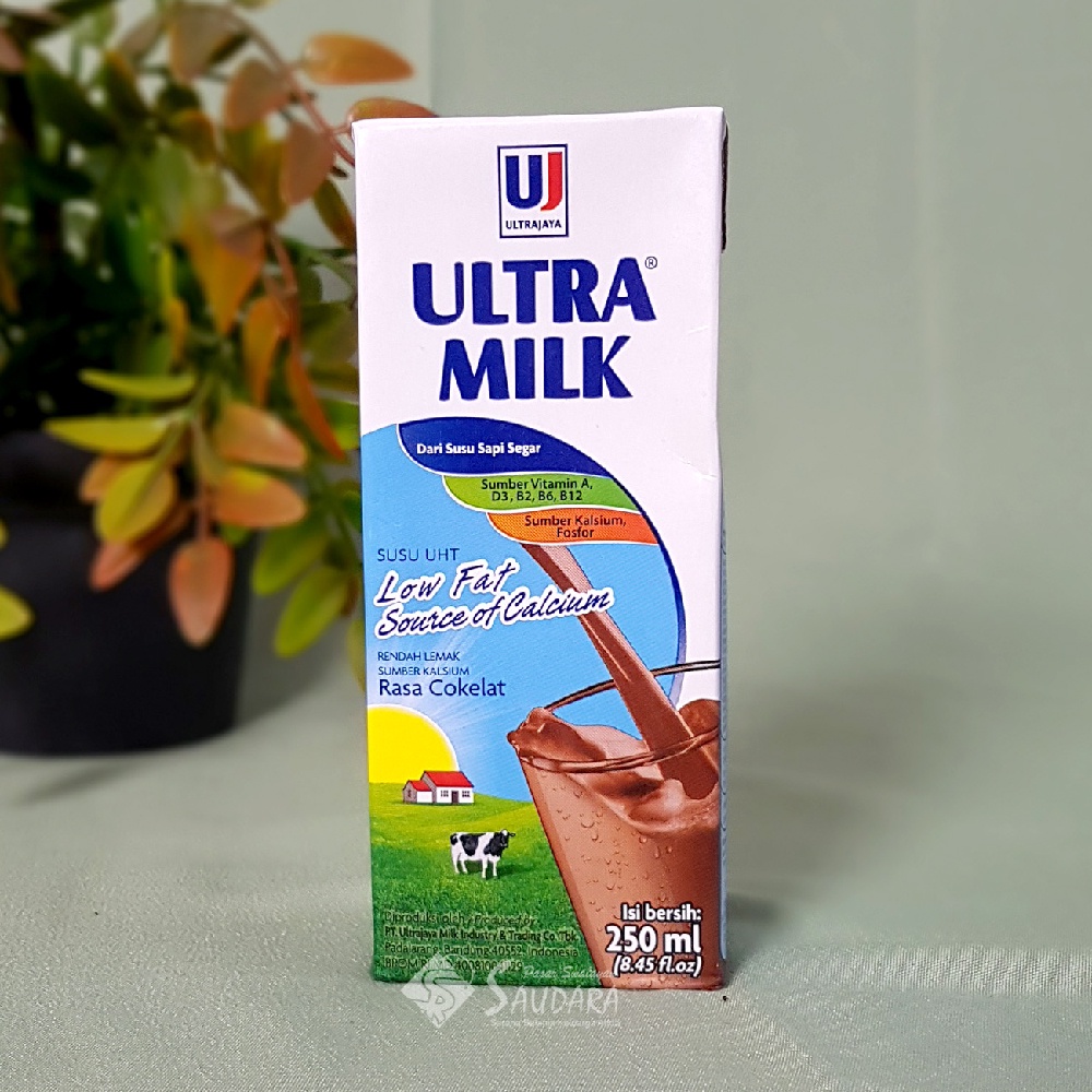 

Ultra Milk Susu 250 ml - Susu Lowfat UHT Kemasan Praktis Bebas Lemak