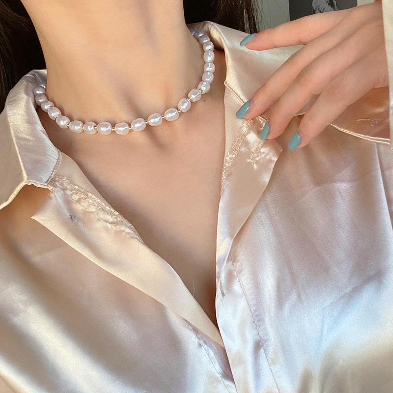 Fashion Pearl OT Buckle Necklace Irregular Clavicle Chain Necklace For Women