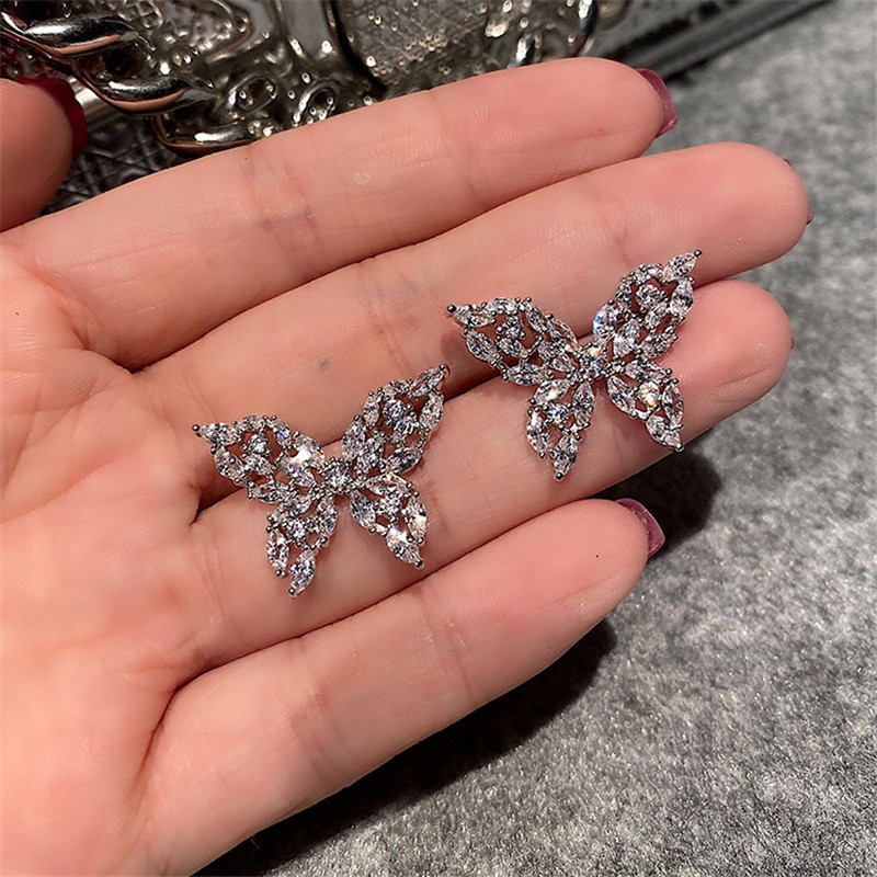 Anting Stud Bentuk Sayap Kupu-Kupu Aksen Berlian Model Hollow Out