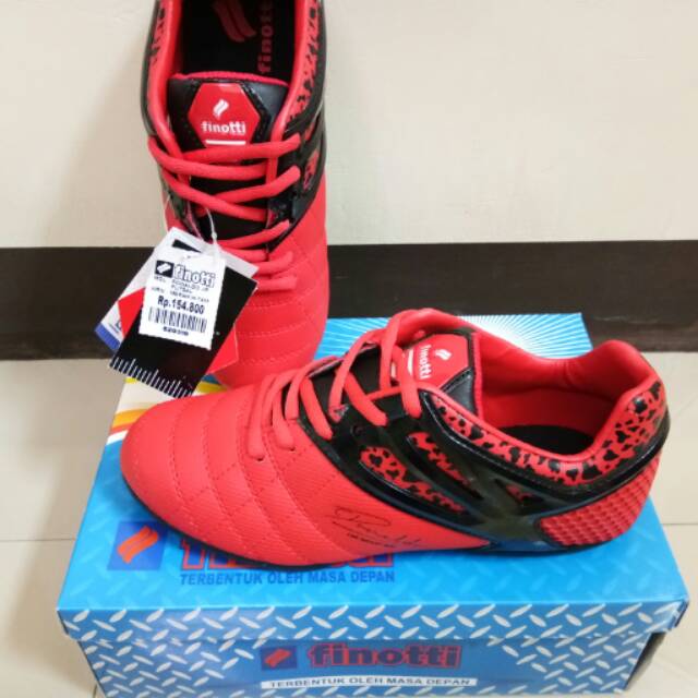 Sepatu futsal finotti